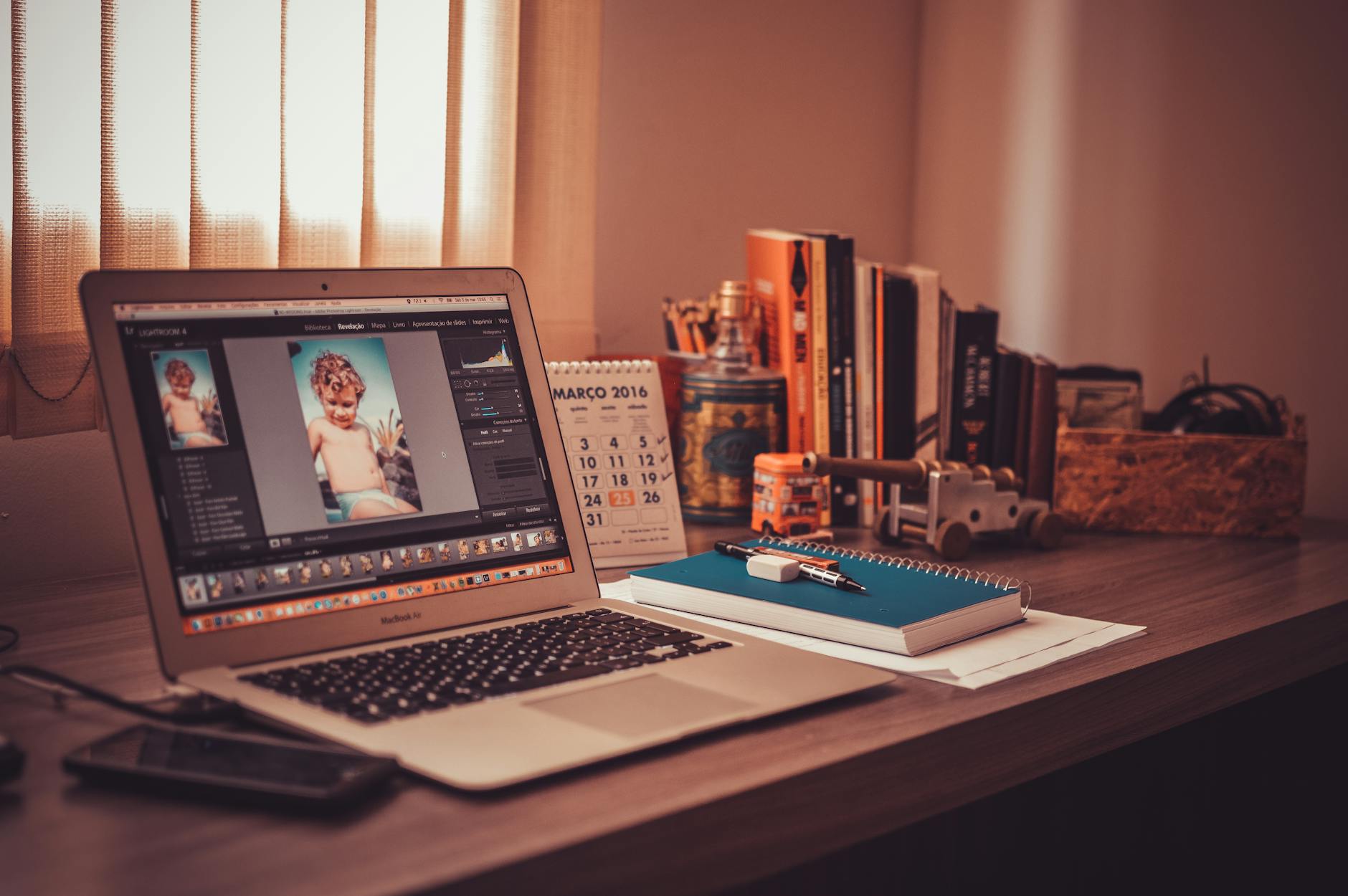 How to Start Freelance Graphic Design Without a Degree